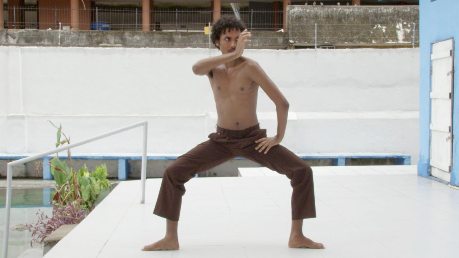 To move with the ground,<br>to bend the wind 